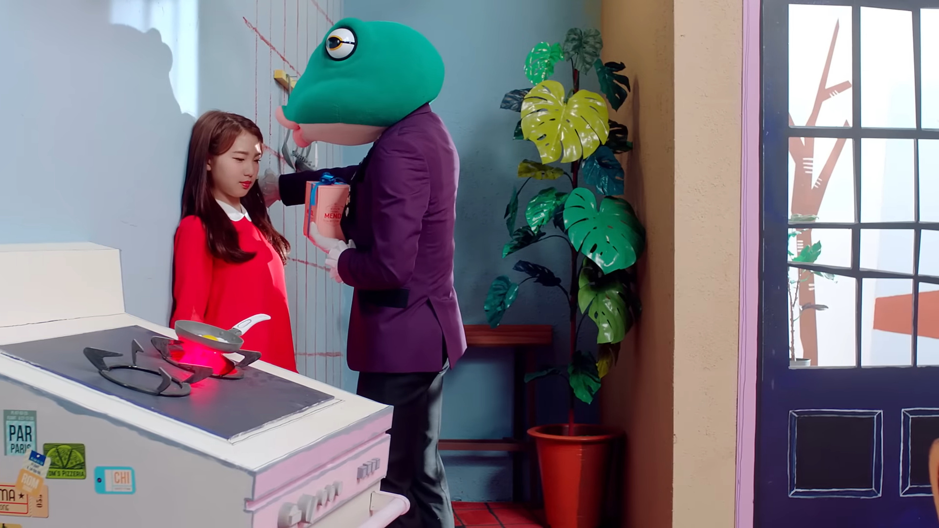 The frog cornering Yeojin against a wall.